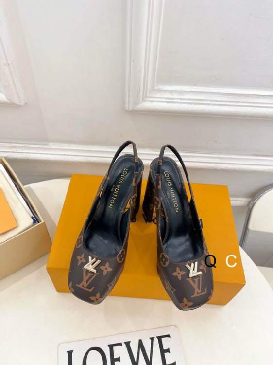 Picture of Louis Vuitton Shoes _SKULVsz35-4011CMXC110212444